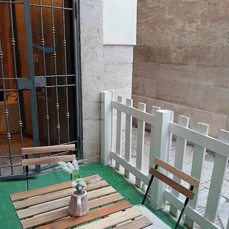 Lyon Sinagoga Apartment Trani