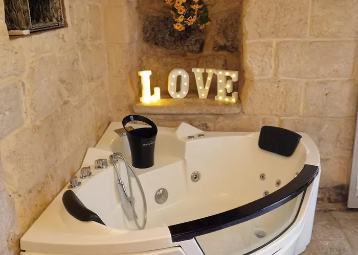 Lyon Sinagoga * Trani