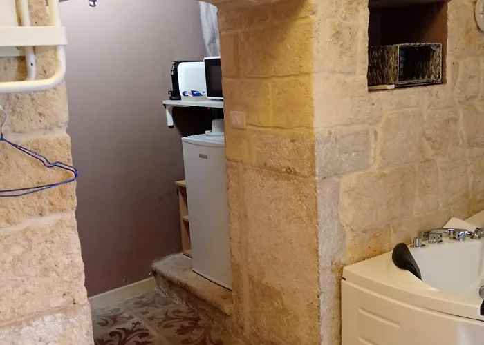 Lyon Sinagoga Apartment Trani